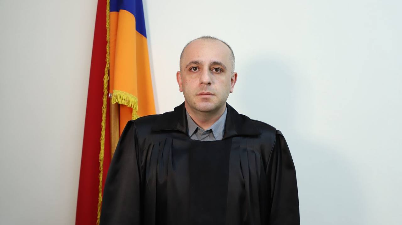 Մհեր Ղարիբի Պետրոսյան